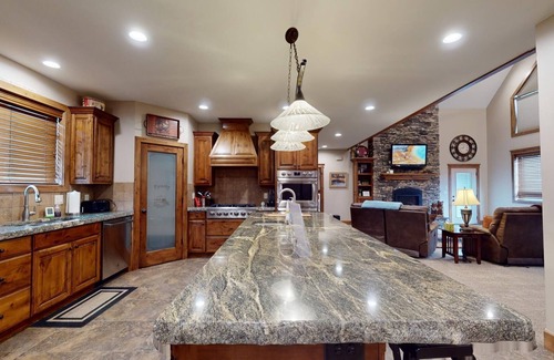 Island Park Cabin | WOY* 6Br, 5Ba, Sleeps 14, Waterfront, Private Boat Dock, Wifi