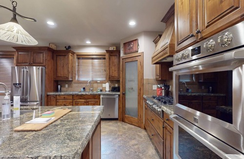 Island Park Cabin | WOY* 6Br, 5Ba, Sleeps 14, Waterfront, Private Boat Dock, Wifi