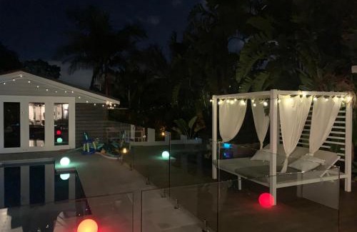 Woy Woy House | Woy Woy Staycation - Heated Pool & Hot Tub & BBQ & Pizza Oven & Arcade Game & Pool Table