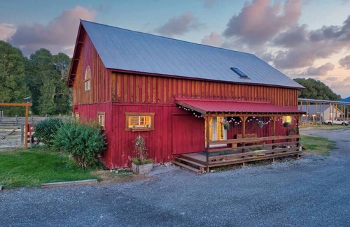 Swan Valley Apartment | Wrangler 2 bedroom cozy cabin with hammock