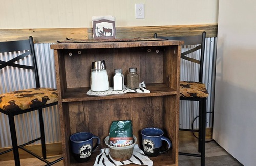 Cody House | Wrangler's Hideout- pet & horse friendly, views of Heart Mountain!