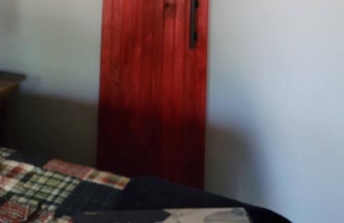 Coleman House | Wrangler Suite At the Feed Lot Guesthouse