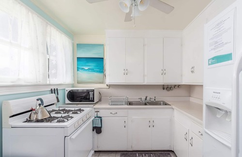 Savannah Beach Cottage | Wrap Around Screened Porch , Pet Friendly and Easy walk to Ocean & Beaches