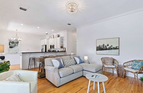 Gulfview Heights House | Wraparound Deck, Pool, Golf Cart Incl | Solstice