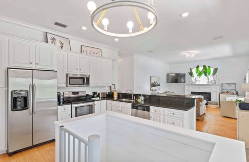 Gulfview Heights House | Wraparound Deck, Pool, Golf Cart Incl | Solstice