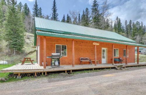 Deadwood House | Wraparound Deck and BBQ Pet-Friendly Deadwood Cabin