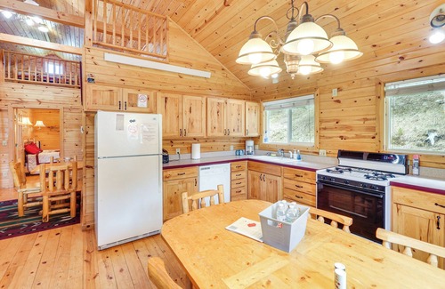 Deadwood Cabin | Wraparound Deck & Grill: Deadwood Cabin