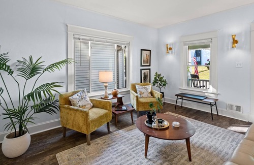 Latonia House | Wren Cottage, a Heartbeat Away from Everything!