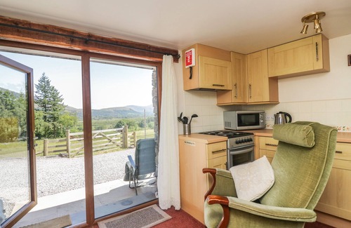Thornthwaite Cottage | WREN'S NEST, character holiday cottage, with a garden in Keswick