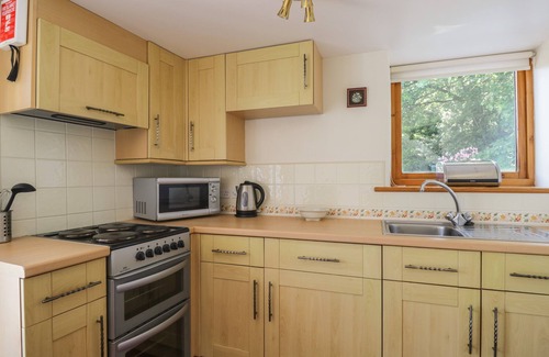 Thornthwaite Cottage | WREN'S NEST, character holiday cottage, with a garden in Keswick
