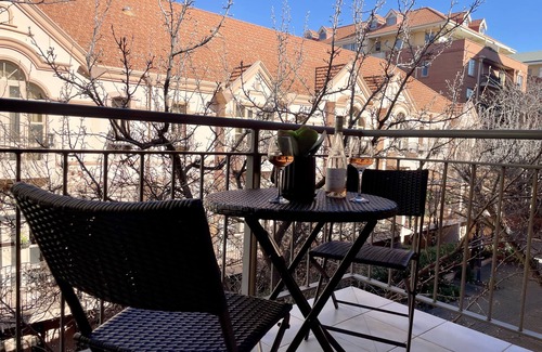 Adelaide Central Business District Apartment | Wrens Nest City Centre Chic. 2min Walk to Restaurants, Shops & Rymill Park