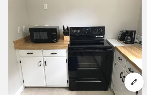 Avondale House | Wrightsville Ave Beach Cottage - with HUGE Fenced In Backyard - Pet Friendly
