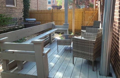 Wrigleyville Condo | Wrigley 2 bedroom 2 bath with free parking & yard!