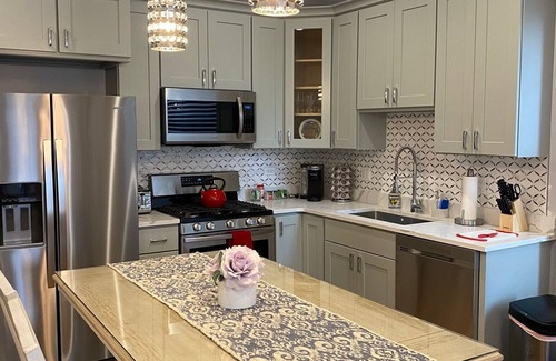 Lakeview House | Wrigleyville Inn