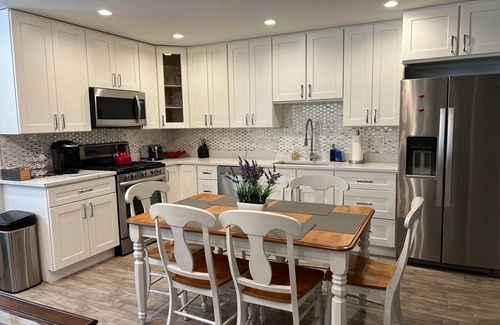 Lakeview House | Wrigleyville Inn