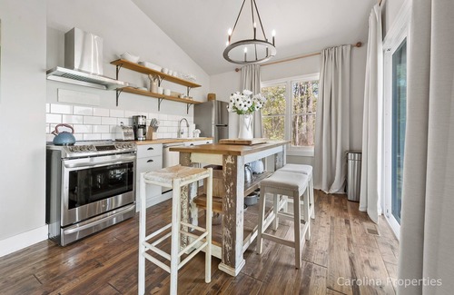 Piney Mountain House | Writer's Block - Big View, Fire Pit, Great Getaway
