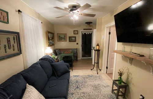 Tillson Cottage | Writers Retreat/ Cozy Cottage w/ beautiful fire pit and backyard in Tillson, NY