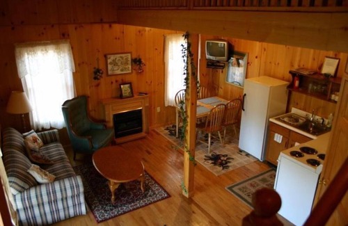 Heidelberg Cabin | Writers - Two story cabin with Hot Tub Writers Cabin