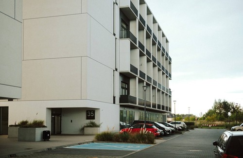 Fabryczna Apartment | Wrocław Airport Green Studio
