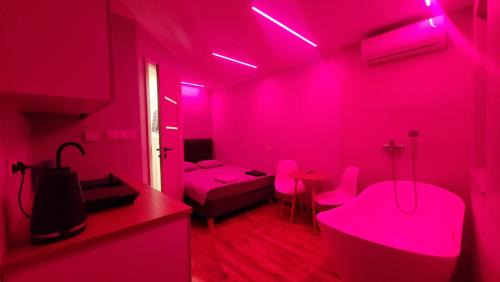 Checiny Apartment | Wrzosowe Wzgórze 5 - Mały Apartament z Wanną
