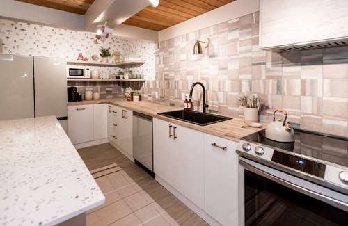 Cle Elum Cabin | WunderDigs | FUNGI-tastic AFrame wModern Comforts