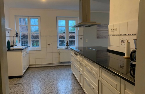 Epenwohrden Apartment | Wunderschöne Ferienwohnung mit Kamin und Großem Garten an der Nordsee