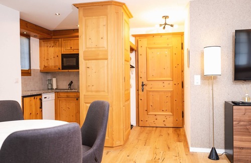 Klosters Platz Apartment | Wunderstay Alpine 3 Chic Studio Central Location