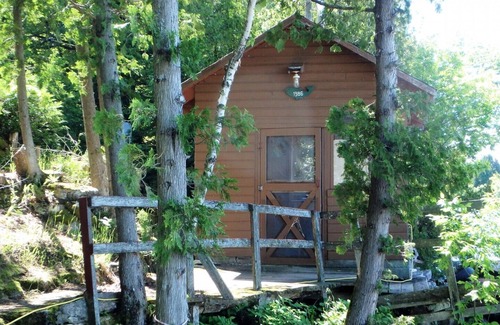 Manitoulin District Cottage | Wuthering Heights Cottage 9