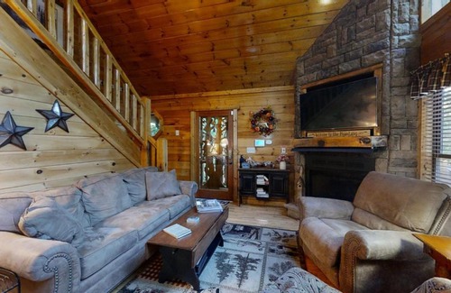 Gatlinburg - Pigeon Forge House | Wuzzy's Flophouse cabin