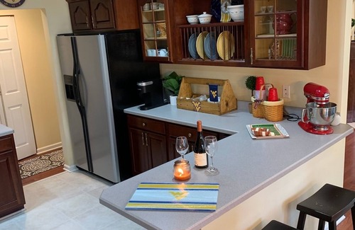 Morgantown House | WVU Mini-Château. Cozy home located next to stadium + hospital-5 min walk.