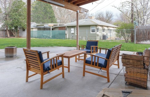 Walla Walla House | WW wine escape—3BR home with AC, patio, full kitchen, grill & cozy charm.