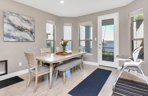 Lake Houston House | WWL Stunning LAKEFRONT 6-bedroom 4.5 bath home 34 minutes from Downtown