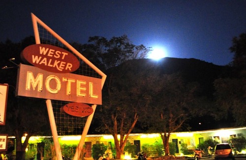 Walker Condo | WWM 4 · 4 E. Sierra's base camp 2 Bed Suite, wifi WWM 4