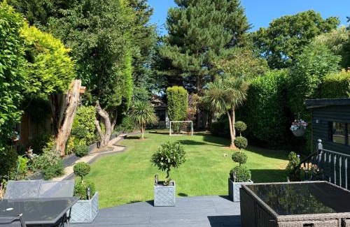 West Kingsdown Apartment | Wychwood A Beautiful Country Style Bungalow