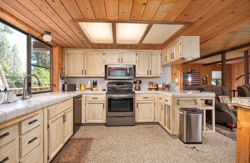 Sierra Cedars Cabin | Wyldwood | 3 bedroom+LOFT & playroom!