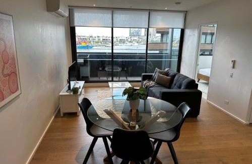 Docklands Apartment | Wyndel Apartments One Bedroom Mel883Col210S