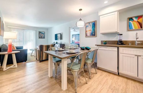 Mission Valley Condo | Wyndham 2-BedRm condo in SD Mission Valley area w/kitchen, dining & living room.