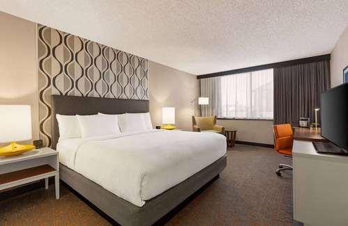 Fort Smith Hotel | Wyndham Fort Smith City Center
