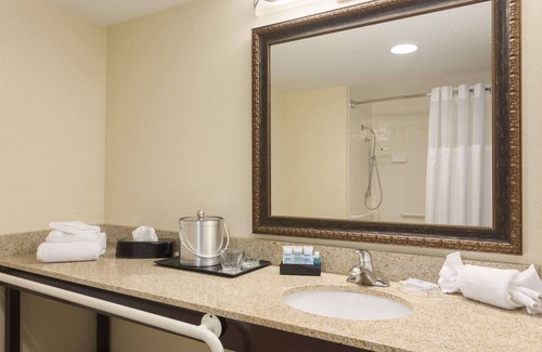 East Paris Hotel | Wyndham Garden Grand Rapids Airport