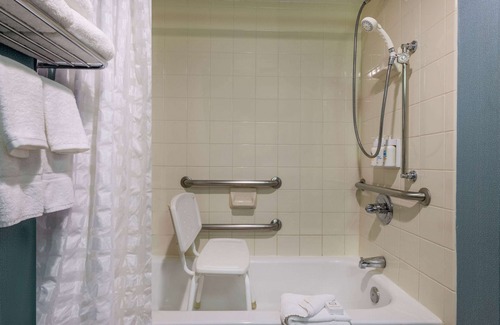Waldron Hotel | Wyndham Garden Kansas City Airport