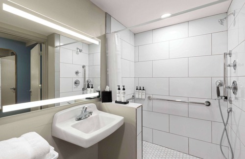 Jeffersontown Hotel | Wyndham Garden Louisville KY