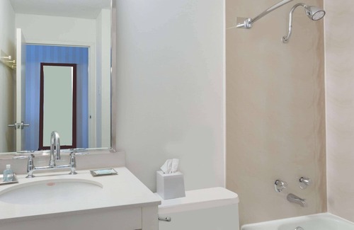 Lakeview Hotel | Wyndham Garden Manassas