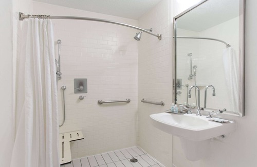 Lakeview Hotel | Wyndham Garden Manassas