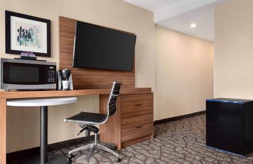 Fallsview Hotel | Wyndham Garden Niagara Falls Fallsview