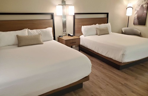 Midway-Pacific Highway Hotel | Wyndham Garden San Diego Near SeaWorld