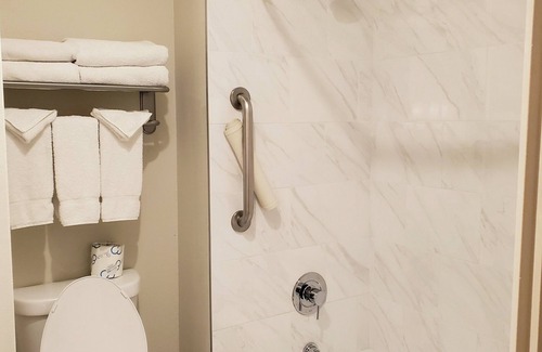 Midway-Pacific Highway Hotel | Wyndham Garden San Diego Near SeaWorld