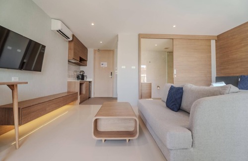 Sa Khu Condo | Wyndham Gardens 1320 Studio, 1 minute walk Naithon