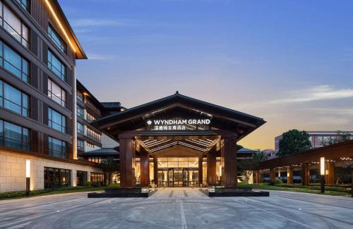 Xinchang County Hotel | Wyndham Grand Xinchang Downtown