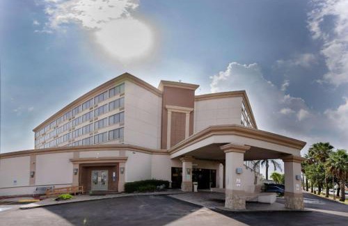 Southeast Houston Hotel | Wyndham Houston Hobby Airport