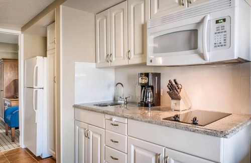 Williamsburg Condo | Wyndham Inn on Long Wharf |1BR/1BA King Bed Suite